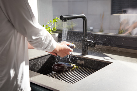 KFA Armatura Duero Basic Black bateria kuchenna stojąca z wyciąganą wylewką czarny mat 6623-110-81